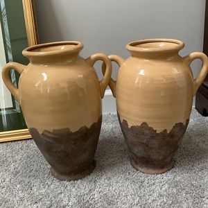 A Southern Living TUSCAN OLIVE JAR URN STYlE VASE